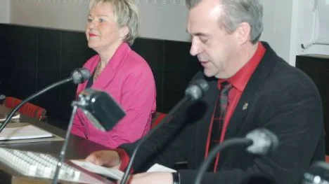 Jakten på en ny kommunchef startar nu. Kommunalråd Sven-Erik Bucht hoppas på en fullvärdig efterträdare till Christina  Lugnet inom ett år.FOTO: Linda Danhall