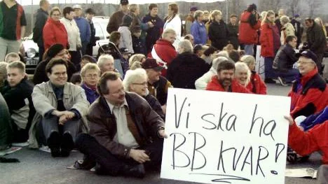 Året är 2000. Lars Törnman och Kirunaborna protesterar mot nedläggningen av BB. Nu talar Törnman och Kenneth Stålnacke om en utbrytning från landstinget för att ta över sjukvården i Kiruna.foto: lena salomonsson juuso