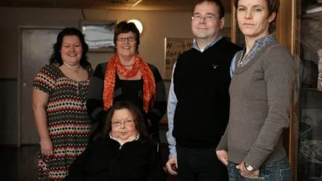 Jessica Mella Nilsson, Kari Fredriksson, Solwej Inga och Pia Rosenqvist är med i interimsstyrelsen för föreningen Rastfaddrar i Kiruna. Anders Karlsson är rektor på Bergaskolan.FOTO: HANS STERNLUND