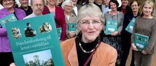 150-åring firar med bok