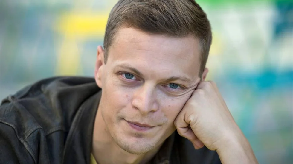 Björn af Kleens förra bok "Jorden de ärvde" väckte heta känslor, något han berättade om i sitt sommarprogram 2010.