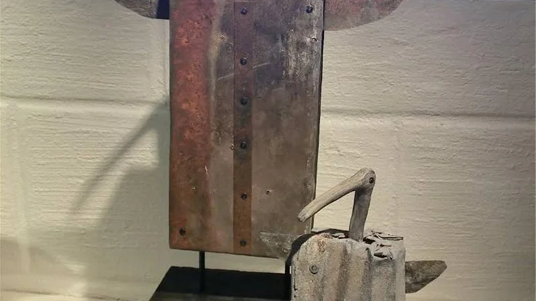 Fågel III och Fågel IV, skulpturer av J Wiberg.