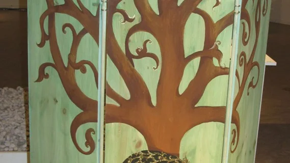 Hasti Radpour: Kunskapsträd, äggoljetempera, plywood, furu.