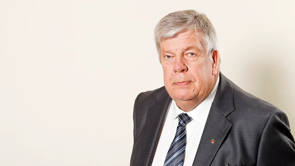 – Eftersom man uppenbarligen inte är nöjd får jag nog överväga att lämna uppdraget, så att någon annan kan få visa hur det ska skötas, säger kommunfullmäktiges ordförande Leif Lindström (S).