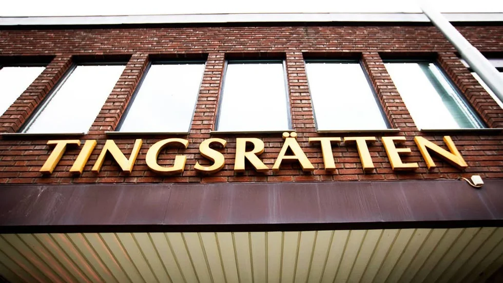 Mannen dömdes till fyra månaders fängelse och att betala över 25 000 kronor i skadestånd av Eskilstuna tingsrätt.