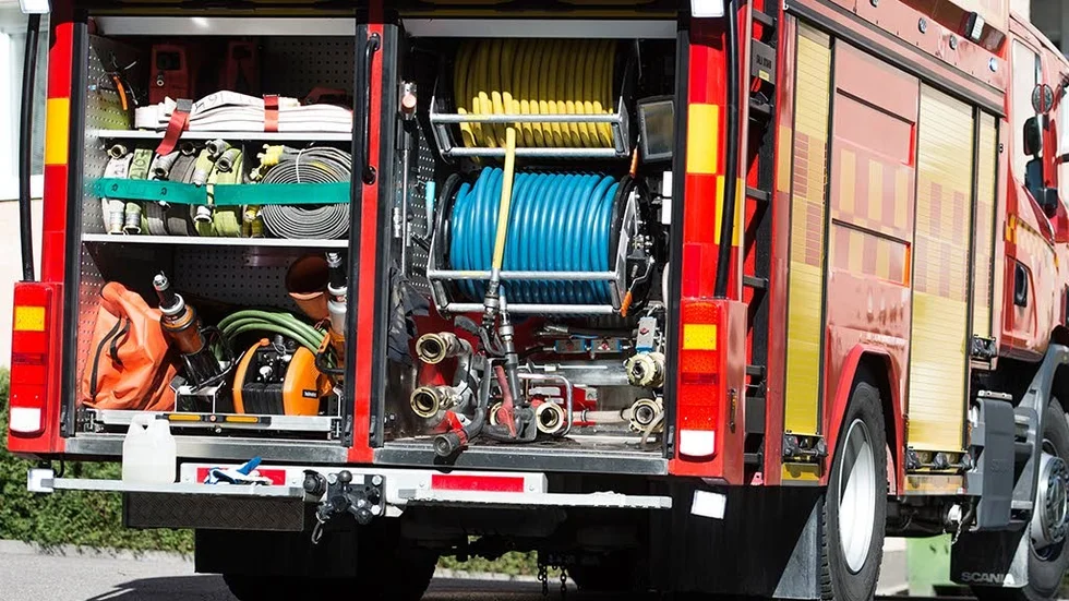 Gräsbrand nära köpcenter i Brandkärr.