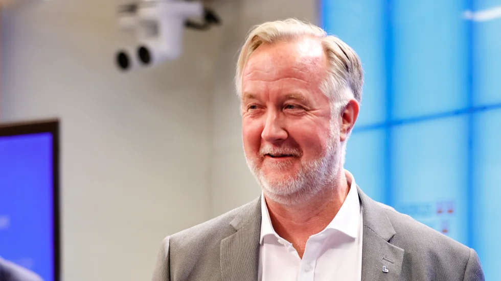 Liberalerna partiledare Johan Pehrson har skäl att se nöjd ut. Arkivbild.