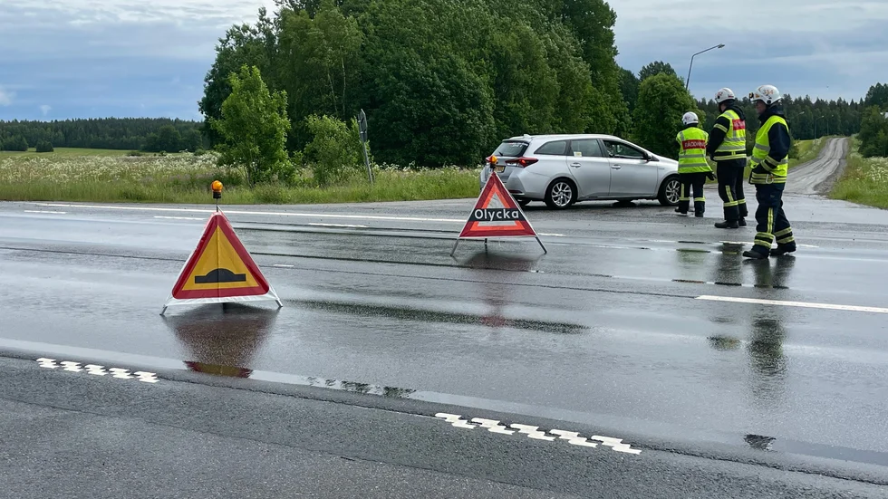Det går inte att förutspå vilka vägsträckor som kan bli hala på grund av blödande asfalt, säger Staffan Ökvist på Trafikverket.