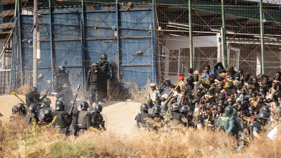 Våldsamheter uppstod när tusentals migranter korsade gränsen mellan Marocko och spanska enklaven Melilla den 24 juni.