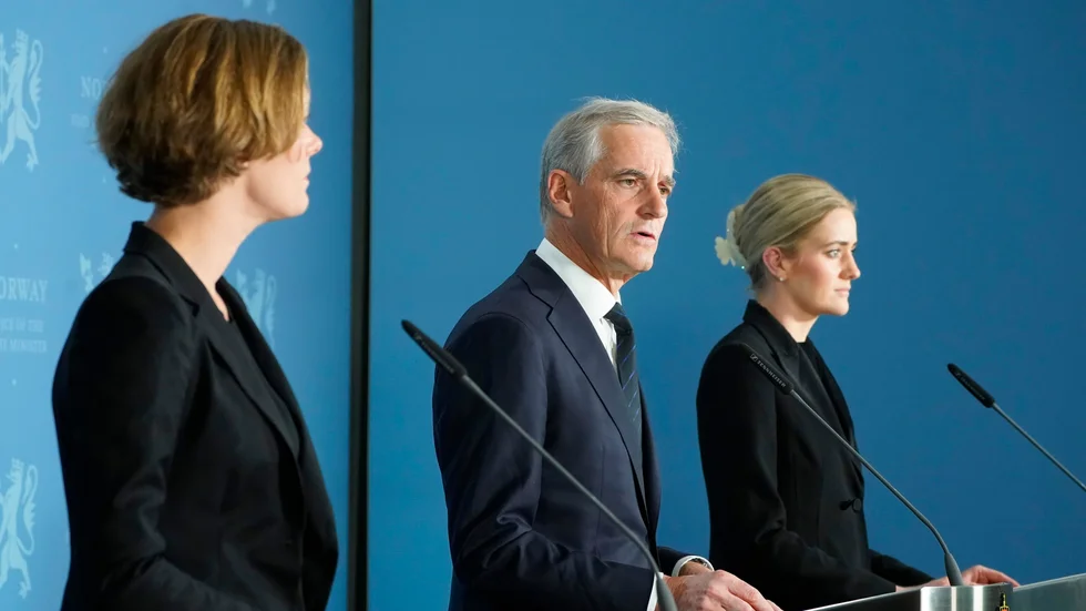 Oslo 20220625. Statsminister Jonas Gahr Støre, Arbeiderpartiet (mitten), kulturminister Anette Trettebergstuen, Arbeiderpartiet och justitieminister Emilie Enger Mehl, Senterpartiet.