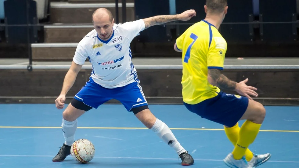 Edis Ahmetovic verkade till en början vara på väg till Tystberga, men nu verkar övergången ha strandat.