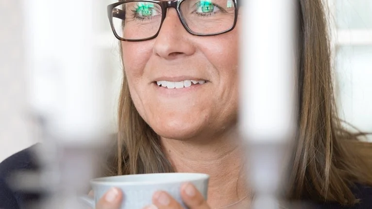 "Får jag chansen med högsta beslutande församlingen i landet så tar jag den. Det är häftigt med demokrati och samtal. Där man skaffar vänner och åstadkommer något, där trivs jag oerhört bra. "säger Ann-Sofie Lifvenhage.