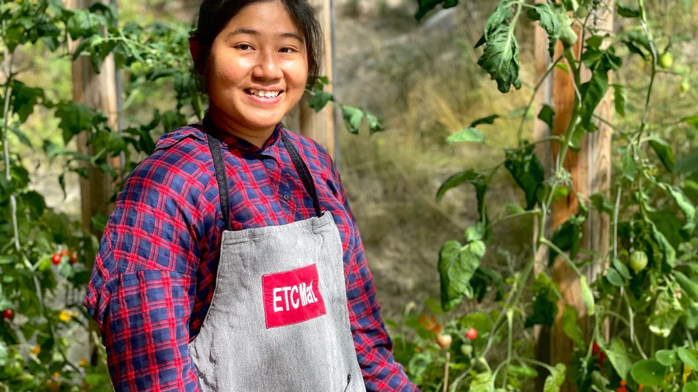 Thin Yadanar Su kommer från Myanmar, och är en del av den första generationens journalister i landet. I sommar har hon arbetat för att bjuda på kulturen och dess historia genom matlagningen.