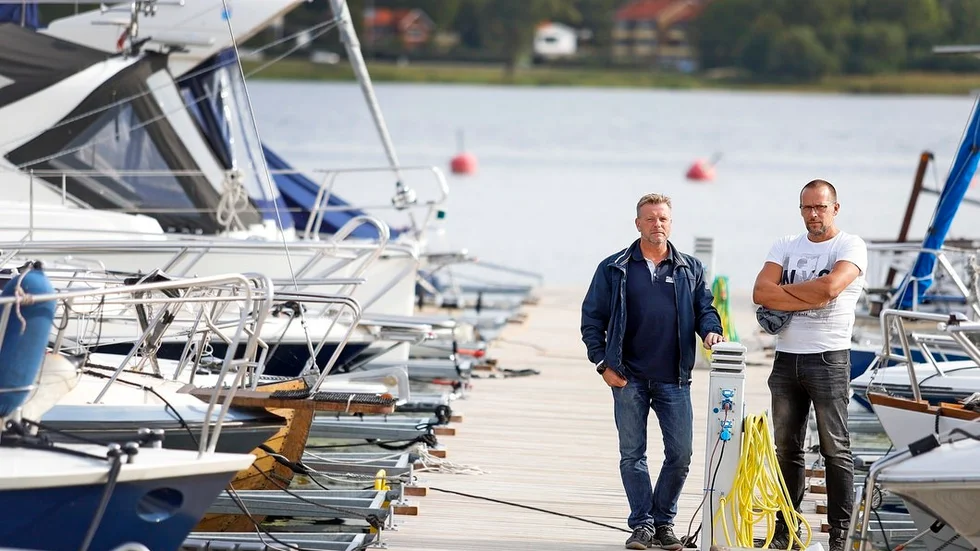 Olycksbröder – Anders Lenell och Magnus Björklund blev i början av veckan av med var sin vattenskoter i hamnen i Västerviken.