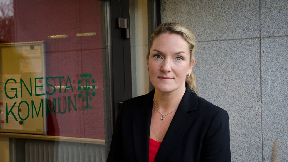 Kommunchef Christina Hedberg menar att rutinerna stramats upp efter att Gnesta kommun lurats att betala för varor som inte beställts.