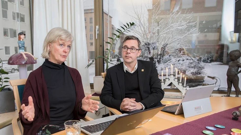 Bildningsförvaltningens chef Helene Björkqvist och bildningsnämndens ordförande Johan Söderberg gläds åt att kommunens skolor nått sin bästa SKL-placering hittills.