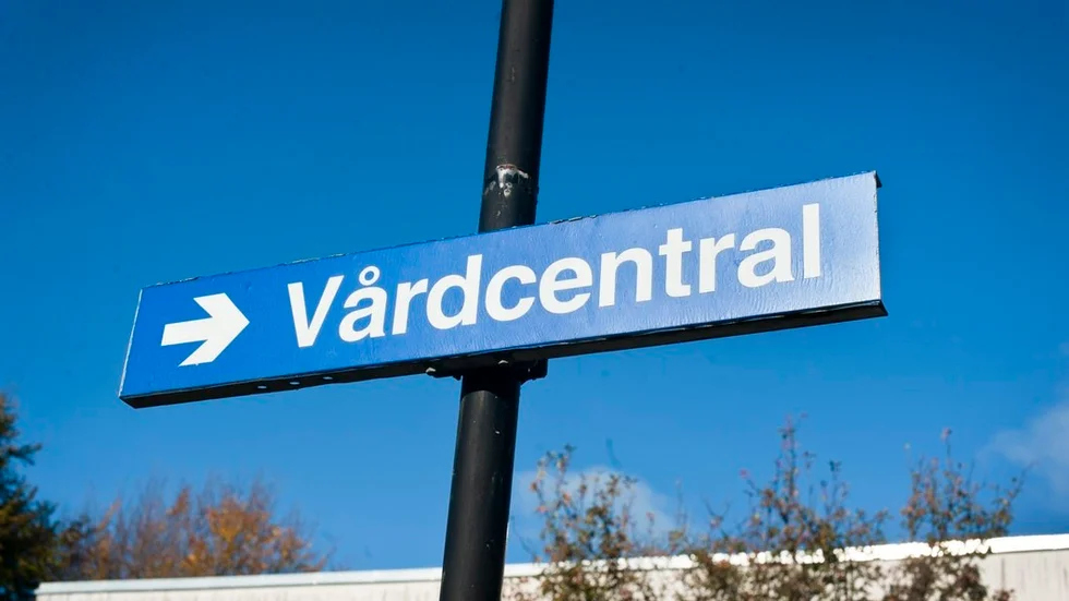 Övriga Sverige har reagerat över att det är gratis att besöka vårdcentralen. Det har öppnat upp för digitala vårdcentraler att locka patienter från hela landet. Men nu är det aktuellt att införa en avgift.