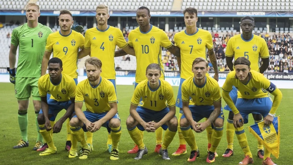 Tim Erlandsson, högst upp till vänster, har fått ta emot det positiva beskedet från förbundskaptenen och följer med till EM i Polen.