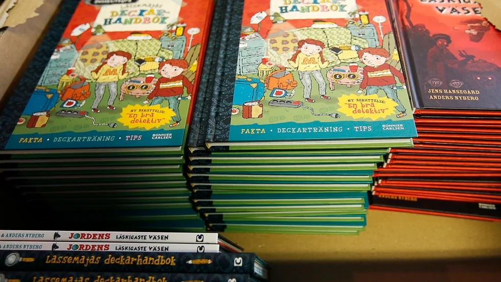 Stadsbiblioteket bullar upp med 1 600 böcker på Fristadstorget under torsdag och fredag. Alla mellan 0 och 18 år är välkomna att ta med en ny bok hem.