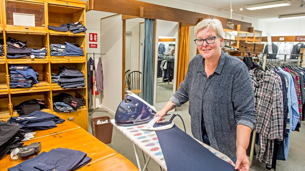 När SN tittade förbi ett par dagar innan nyöppningen höll Lenita Holmgren på med de sista förberedelserna. Nu är Svedlindhs öppet igen, efter att ha varit stängt i några veckor.