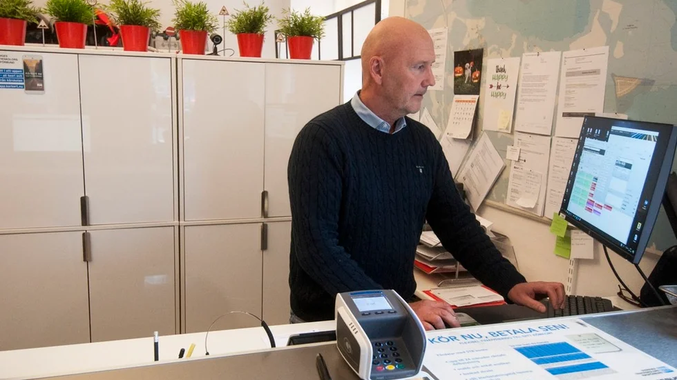 När man på trafikskolorna kan utesluta lektioner i hur man manövrerar med manuell växellåda kan man fokusera mer på riskbedömning och faktiska trafiksituationer, förklarar Malin Jakobsson, delägare på Sjögrens trafikskola i Katrineholm.
