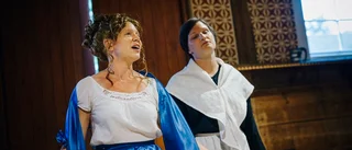 Sommarteater i Oppeby slottspark