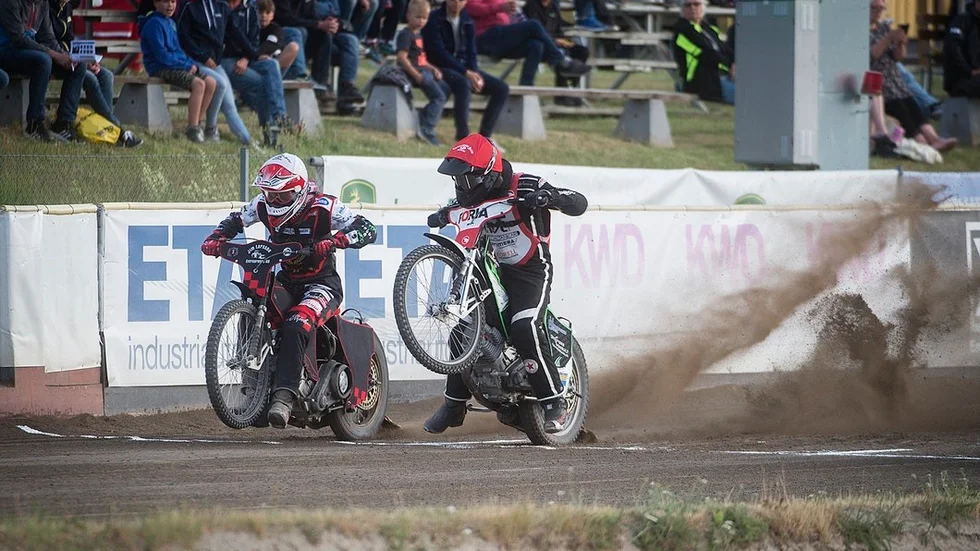 Emil Millberg ådrog sig en lätt hjärnskakning och skadade sin axel i torsdags men körde ändå JSM-final en dag senare.