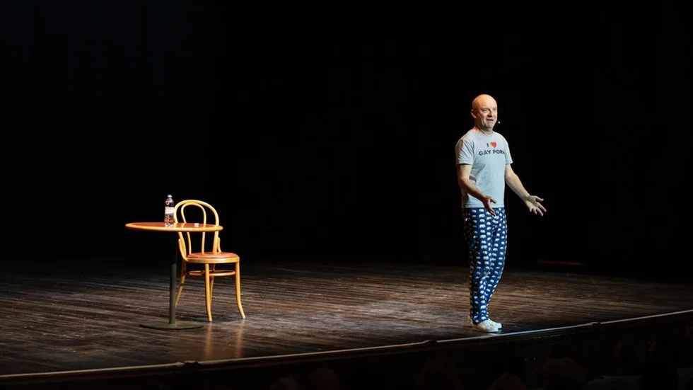 Även när det är allvar finns skrattet alltid närvarande hos Jonas Gardell.