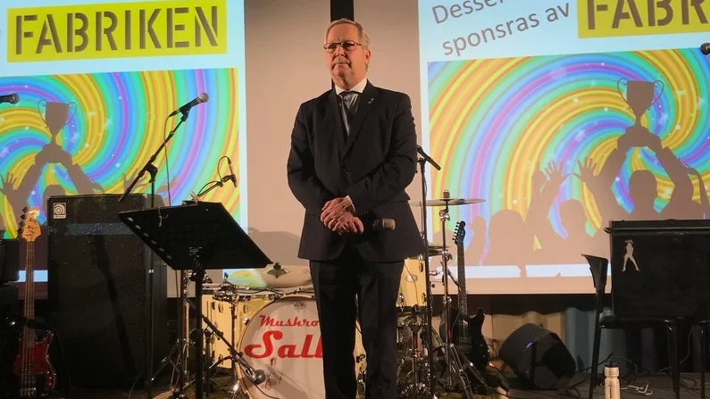 Näringslivschef Mikael Larsson höll tillsammans med publiken en tyst stund för de idrottsledare och profiler som avlidit under 2017.