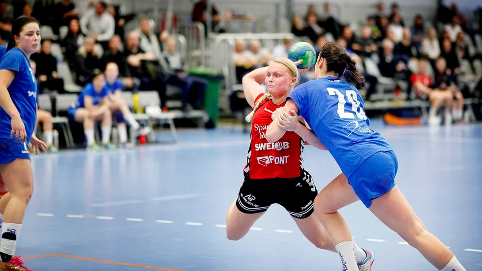 Guif får klara sig utan Jennifer Wallin som är borta resten av säsongen. Mittnian slet av främre korsbandet i bortamatchen mot Kärra.