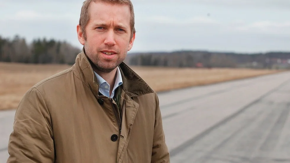 Kommunstyrelsen ordförande Jacob Högfeldt (M) gjorde ett besök på en bilträff i Läggesta i måndags ...