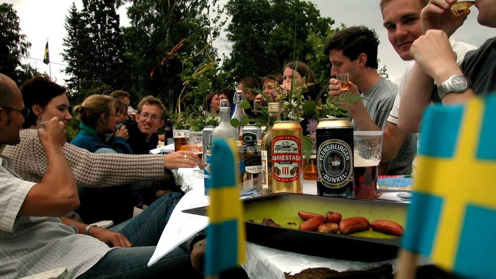 Det kan bli brist på nubbe och vin till midsommar. Arkivbild.