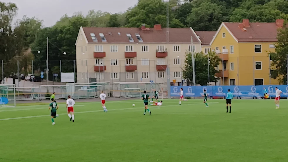 ESK P17-lag gick igenom gruppspelet i Gothia cup utan att släppa in något mål och blev gruppsegrare före argentinska Tucuman. Nu väntar 16-delsfinal på torsdagskvällen.