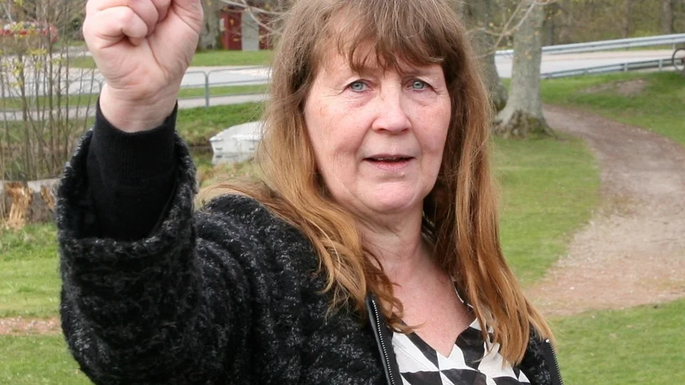 Vänsterpartiets ordförande Tiina Rokka firar 8 mars i Bryssel.