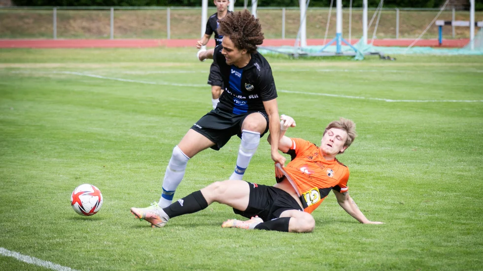 Anton Nygren och hans FC Gute kämpade hårt mot division 1-laget Haninge, men det räckte inte hela vägen.