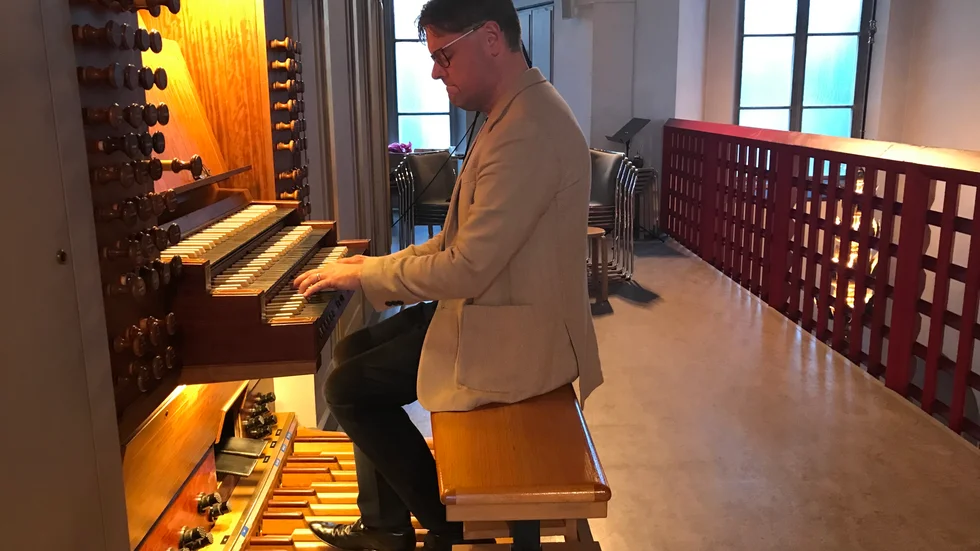 Organisten Markus Wargh improviserade under en konsert i Luleå domkyrka.