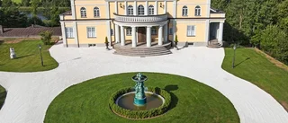 Gård utanför Sparreholm är till salu – men priset är hemligt