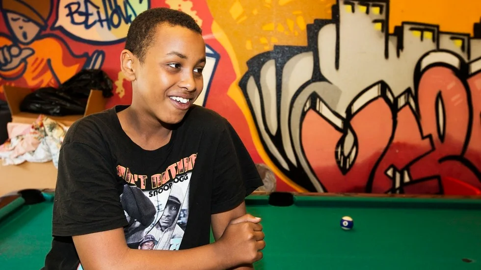 Ahmed, 15, bor i Brandkärr och brukar besöka Verdandis fritidsgård i nästan dagligen.– Det är en bra verksamhet och bra personer som arbetar här. Det är ofta mycket folk, så mycket att det blir kö till biljardbordet, säger han.