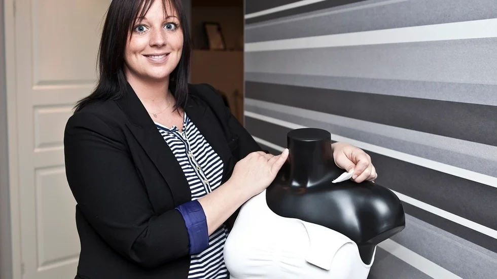Eva Otis har designat en sportbehå som även kan användas medicinskt.