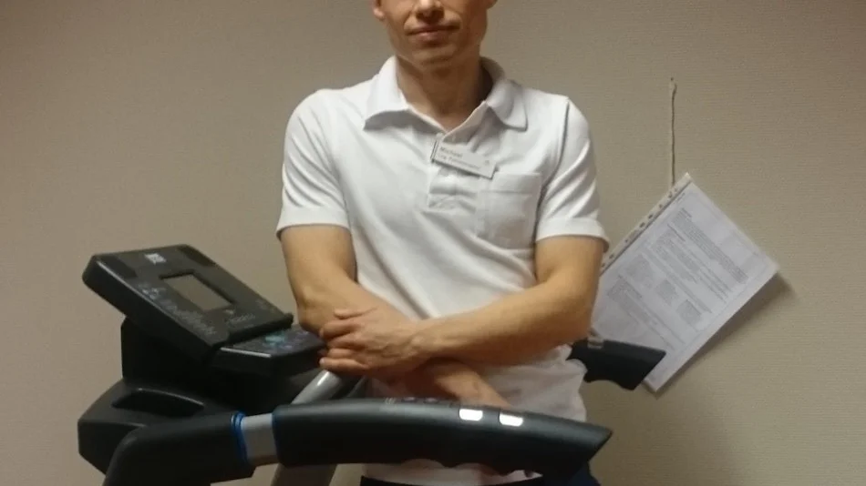 – Om jag som professionell förordar att barn och unga styrketränar så blir det olyckligt när en kommunal chef för simhallen och gymmet säger att det är skadligt, menar Michael Snällman, fysioterapeut i Gnesta.