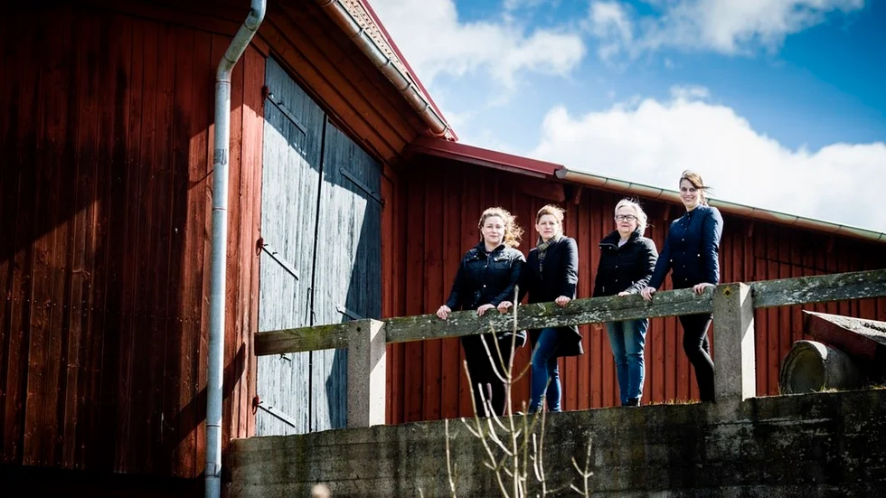 – Det behövs en ridsportanläggning i Nyköping. Vårt besked är att det ska byggas en sådan. Allra helst så snart som möjligt men om inte förr kommer vi göra verklighet av detta i en Alliansmajoritet efter valet, lovar oppositionsrådet Anna af Sillén (M), tvåa från vänster. Här tillsammans med Martina Hallström (C), Marita Göransson (KD) och Sofia Remnert (L).