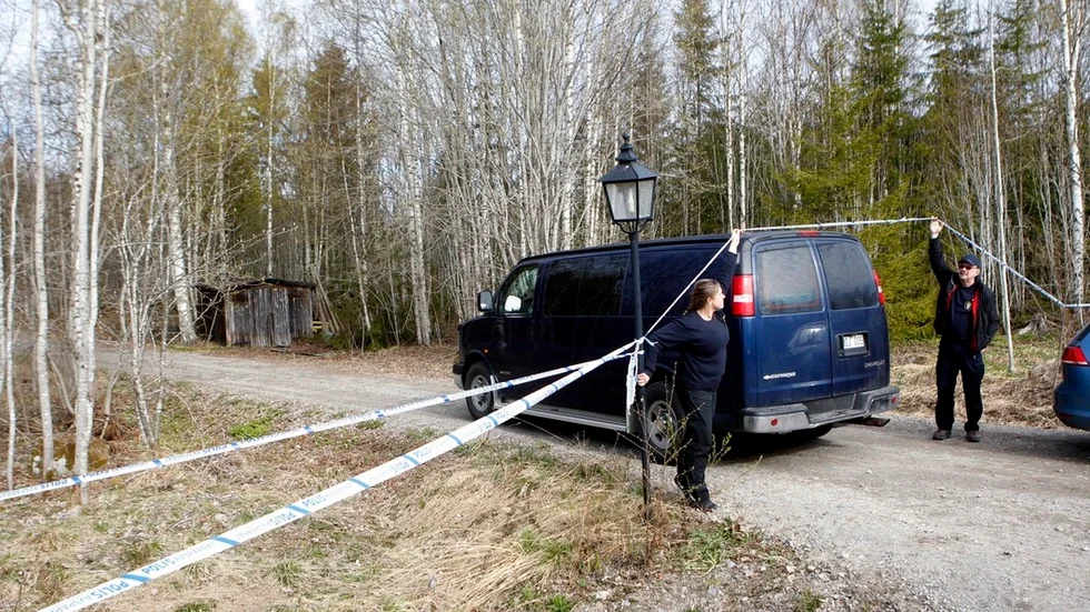 Polistekniker anländer till platsen.