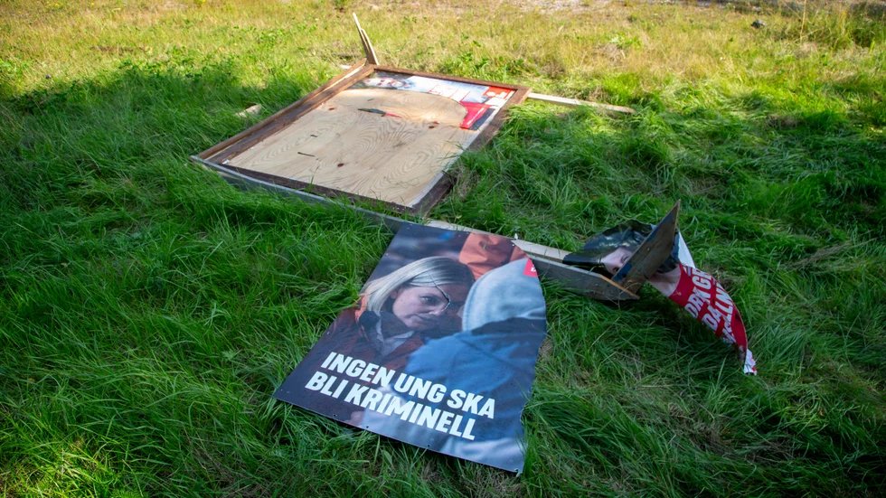 Valaffischer från Socialdemokraterna har blivit vandaliserade både i Älvsbyn och Piteå sen de kom upp.