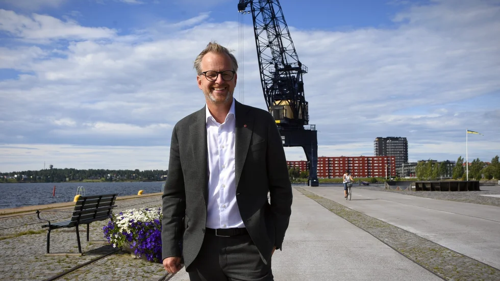 "Politiken måste orka med", sade finansminister Mikael Damberg (S) på frågan om den kommande lågkonjunkturens påverkan på de stora industrisatsningarna.  