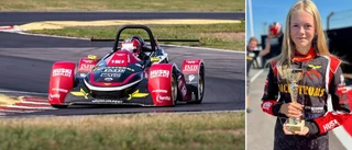 13-åriga Alexia delad etta i Aquila Formula 1000 – trots kaosartad inledning • "Behövde meka hela natten"