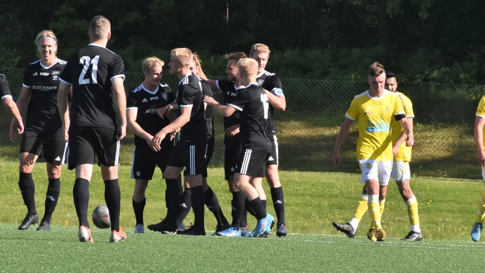 Kisas kapten Erik Lindblad lämnar för spel i division fyra. 