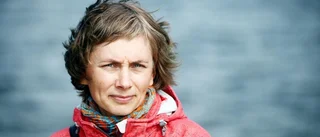Hon skakar hand med Sverige
