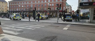 Flera poliser larmades till torget