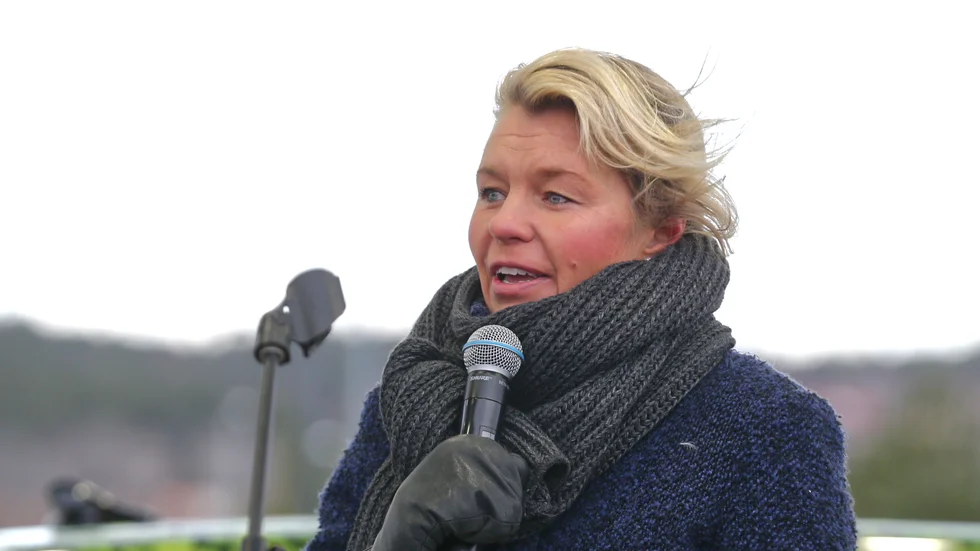 Sophia Jarl (M) gillar att Eon satsar på sin nya e-mack i Norrköping.