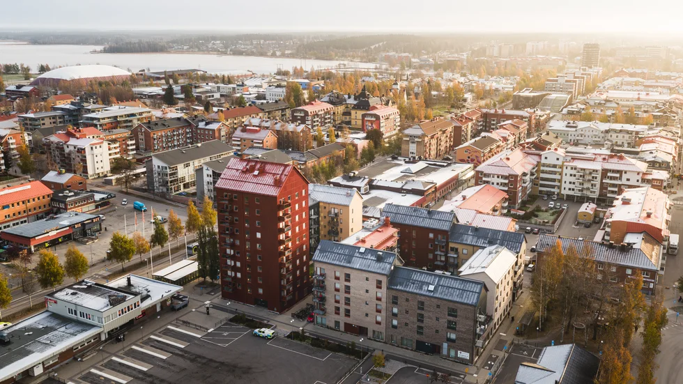 Bostadspriserna i Piteå har rasat sista kvartalet. Villapriserna sjönk med tolv procent. Mäklaren Lars Åström är förvånad över siffrorna och har vissa förklaringar. När det gäller bostadsrätter såldes totalt tolv stycken under perioden till ett snittpris på en miljon kronor. (Arkivbild)